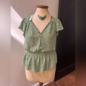 New with tag - Max Studio Green Patterned Blouse